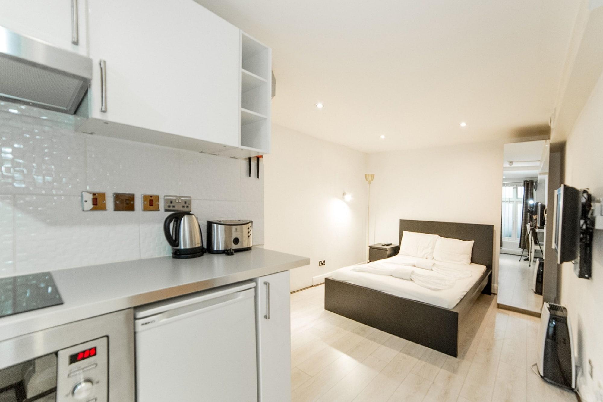 Apartment Imperial Court Studios London
